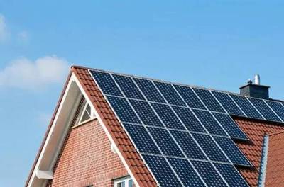 有屋顶就能装？家用太阳能与风能发电站安装全解析